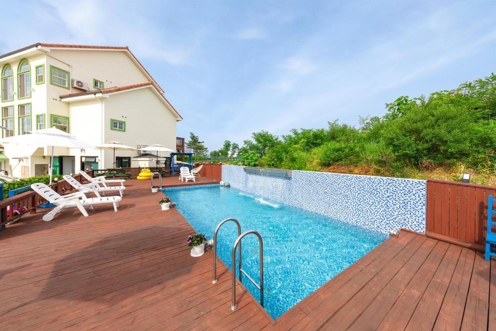 Gangneung Mirabell Spa Pension Екстер'єр фото