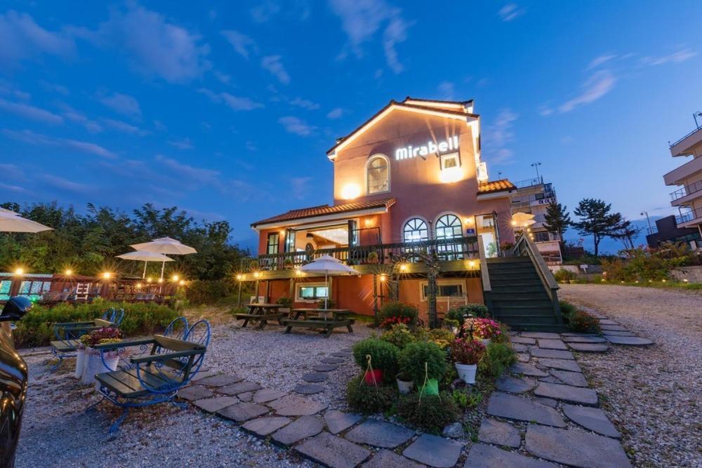 Gangneung Mirabell Spa Pension Екстер'єр фото