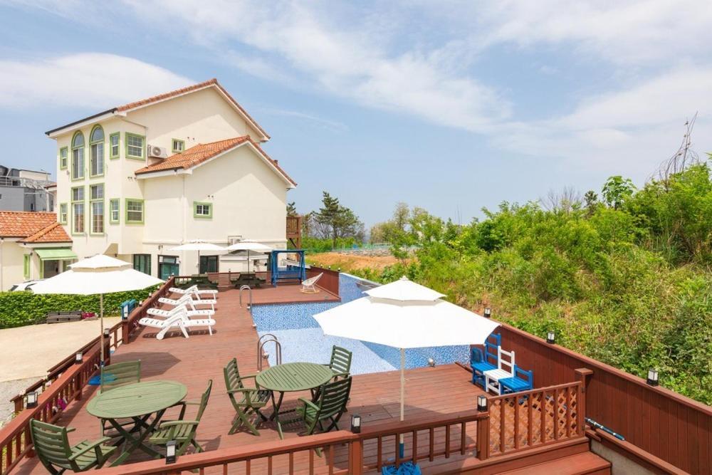 Gangneung Mirabell Spa Pension Екстер'єр фото